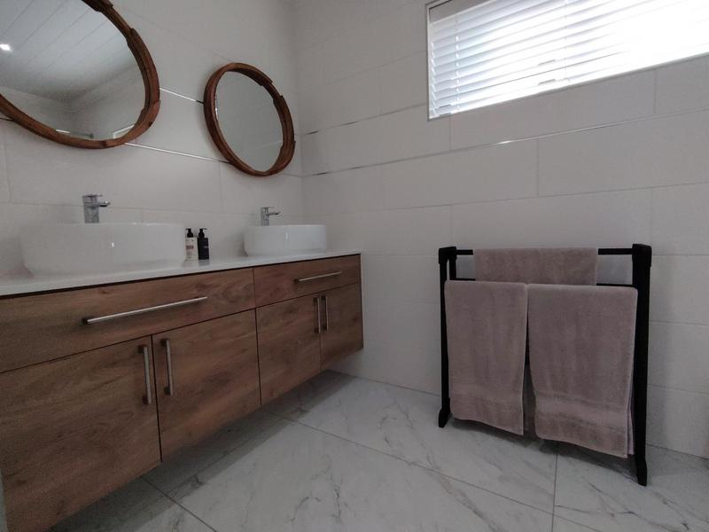 5 Bedroom Property for Sale in Fraaiuitsig Western Cape